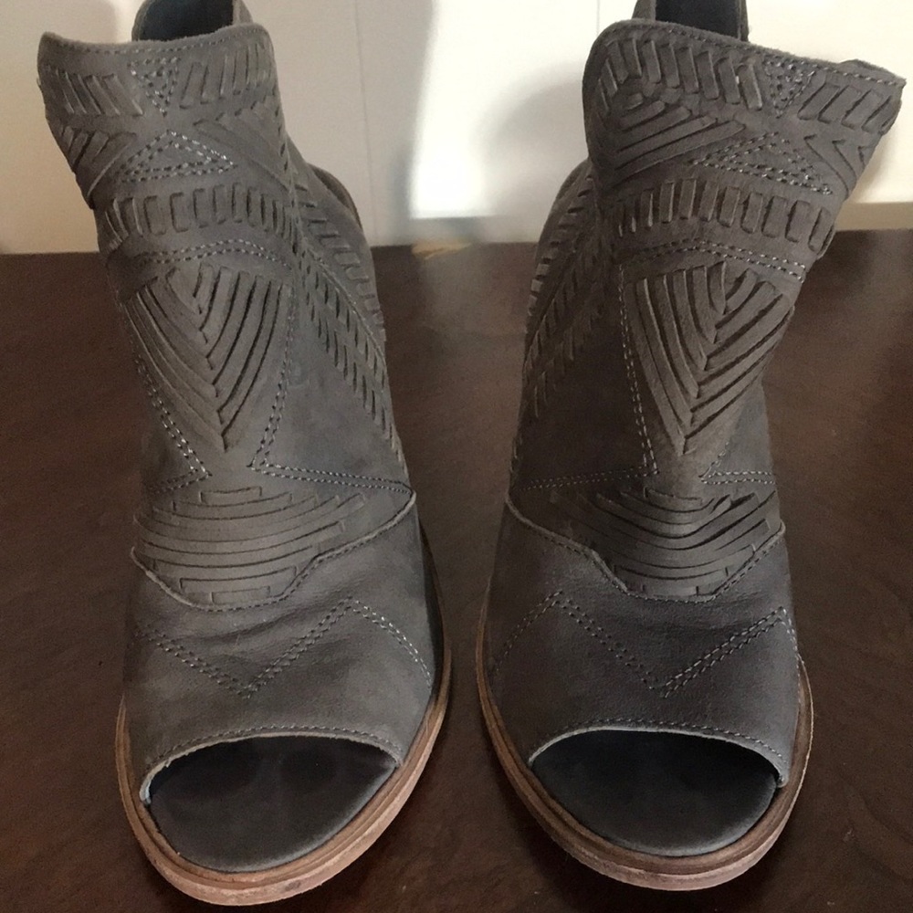 3” Heel Vince Camuto bootie. Taupe suede. Like new
